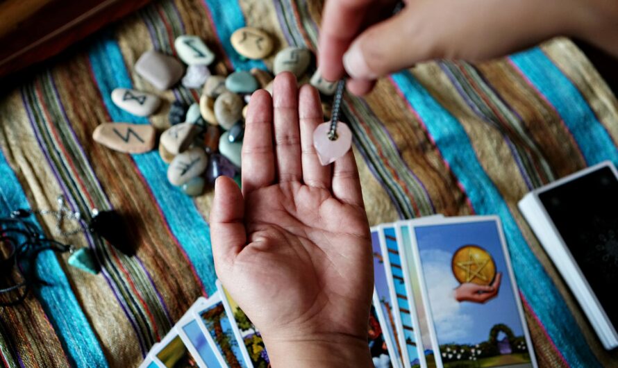 Lire Sur Les Mains : Guide Chiromancie Complet