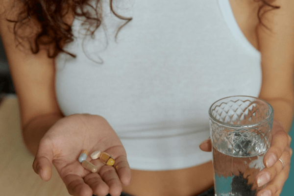 Meilleur complément alimentaire pour cheveux fins : le guide pour choisir sans se tromper