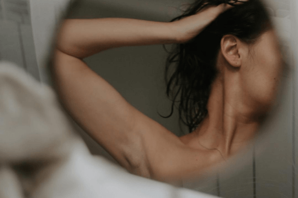 Chute de cheveux : quels traitements fonctionnent vraiment selon la cause ?